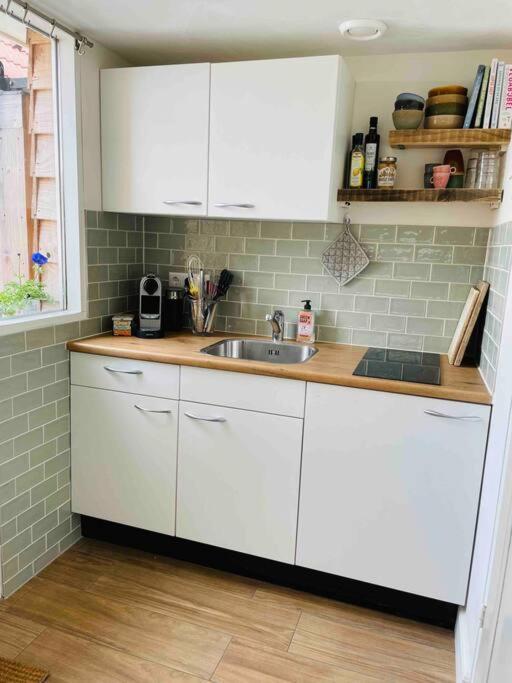 The Birdhouse, Tiny Home Close To The Beach Noordwijk Eksteriør billede